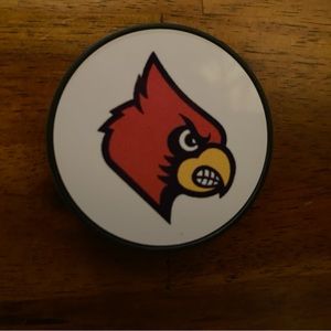 I am selling this cardinal pop socket for 5$
